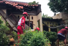 Whirlwind damages hundreds of homes in Bekasi regency