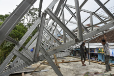 Whirlwinds wreak havoc in regions amid extreme weather warnings