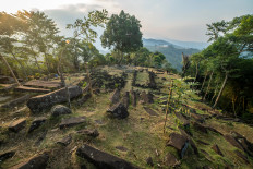 Minister urges renewed study into Gunung Padang archaeological site