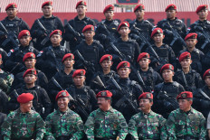 Indonesian Military (TNI) commander Air Chief Marshall Hadi Tjahjanto (front center), Army chief of staff Gen. Andika Perkasa (second left), Navy chief of staff Admiral Siwi Suka Adji (second right) and Air Force chief of staff Air Chief Marshall Yuyu Sutisna (right) chat with Special Operations Command (Koopssus) commander Brig. Gen. Rochadi (left) during the inauguration of Koopssus at the TNI headquarters in Cilangkap, Jakarta, on Tuesday. 