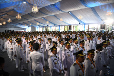 Prabowo swears in 961 regional head-elect at mass ceremony