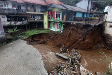 W. Java governor tells PTPN to stop land conversion after Puncak flood