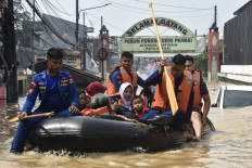 Authorities scramble to contain Greater Jakarta floods