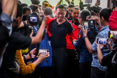 Thomas Lembong strikes defiant tone in first corruption hearing