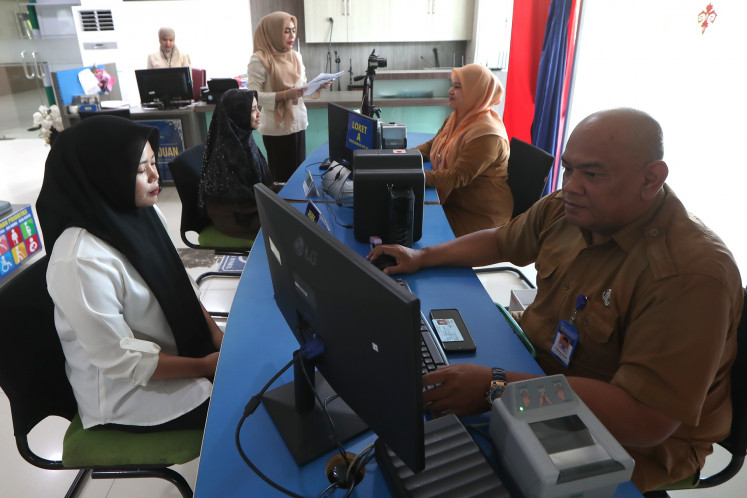 Civil servants of the Banda Aceh Population and Civil Registry Agency helps citizens in making their e-ID cards at the agency's office in Banda Aceh, Aceh on March 3, 2025, the first working day during the Islamic fasting month of Ramadan.