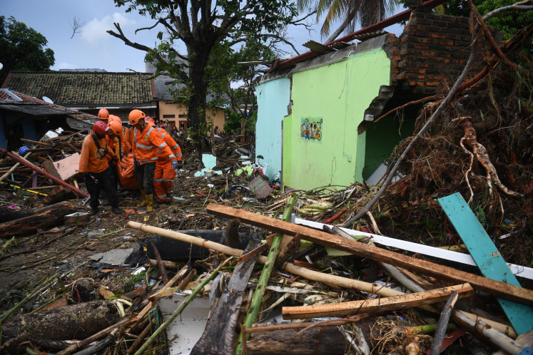 Basarnas personnel evacuate victims who died due to flash floods in Pelabuhanratu, Sukabumi, West Java, on March 7, 2025. The Sukabumi City BPBD said that hydrometeorological disasters such as floods and landslides that hit the area on March 6-7, 2025 reached 18 points and affected 91,000 people. 