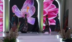 Bold colors: Models showcased the women’s modest wear collection Kamilaa by Itang Yunasz at the Zaloraya Fashion Show at Mall Kota Kasablanka, South Jakarta, on Feb. 22, 2025. The brand, named after Itang's daughter Najla Kamila, is a mid-range label. (JP/Nur Janti)