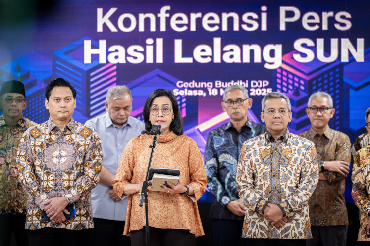 Minister of Finance Sri Mulyani Indrawati (center) accompanied by Deputy Ministers Thomas Djiwandono (second left) and Suahasil Nazara (second right) answered reporters' questions during a press conference on the results of the SUN auction at the Office of the Directorate General of Taxes (DGT), Jakarta, on Tuesday, March 18, 2025.