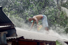 Flights cancelled, thousands evacuated after East Flores volcano eruption