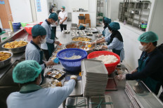 Govt pledges to pay free meal program employees before Idul Fitri