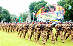 All set: Personnel of the Banteng Raider Infantry Battalion (Yonif Raider) at the 4th Regional Military Command (Kodam IV) Diponegoro in Semarang, Central Java, attend a ceremony on Friday to mark their official dispatch for a peacekeeping mission in Lebanon. (JP/Suherdjoko)