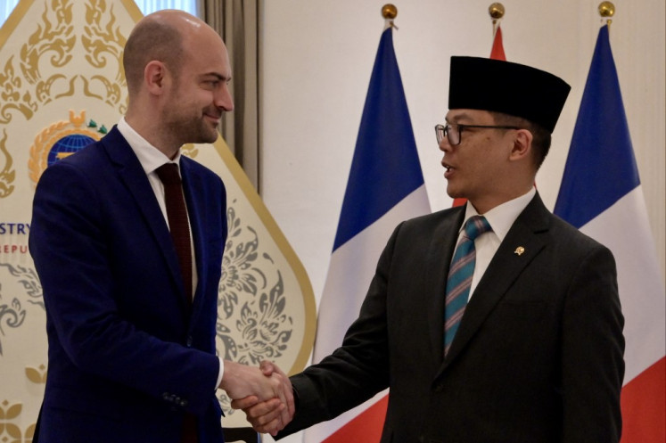 Indonesian Foreign Minister Sugiono (right) and his French counterpart Jean-Noël Barrot (left) shake hands during their meeting at the Foreign Ministry office in Jakarta on March 26, 2025.