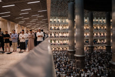 Muslims perform the Qiyamul Lail prayer on March 23, 2025, at Istiqlal Mosque in Central Jakarta during iktikaf, the practice of staying in a mosque over several days devoted to worship. 