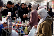 Palestinians shop at a market ahead of the upcoming holiday of Idul Fitri, marking the end of the Muslim holy fasting month of Ramadan, in Khan Younis in the southern Gaza Strip March 29, 2025.