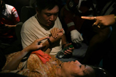 Myanmar quake death toll passes 1,600, as junta lets in foreign rescuers