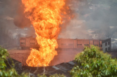 This picture shows a fire caused by a gas pipeline leak in Puchong, Selangor on April 1, 2025. A massive fire forced people from their homes during Eid celebrations as it towered over residential districts on April 1 near the Malaysian capital Kuala Lumpur. 