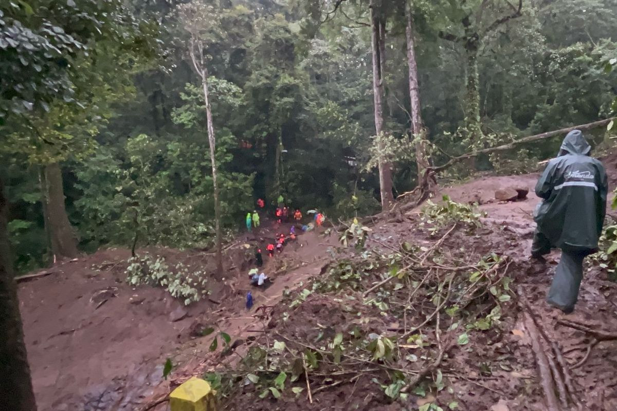 Rescue workers search for victims of a landslide on April 3, 2025, that dragged two cars into a ravine in Pacet district, Mojokerto regency, East Java. The landslide cut off a road connecting Mojokerto with the neighboring city of Batu and claimed 10 lives.