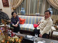 Megawati Soekarnoputri (left), chairwoman of the Indonesian Democratic Party of Struggle (PDI-P), hosts a tête-à-tête with President Prabowo Subianto at her Menteng residence in Central Jakarta on April 9, 2025, in the first meeting between the two leaders since Prabowo won the 2024 presidential election.
