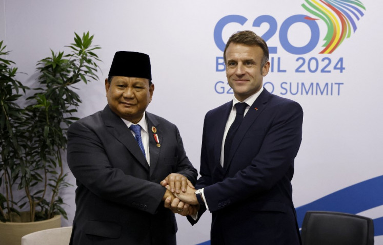 France's President Emmanuel Macron (right) shakes hands with President Prabowo Subianto during a bilateral meeting on the sidelines of the G20 summit in Rio de Janeiro, Brazil, on Nov. 19, 2024. 