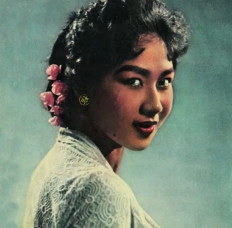 Titiek Puspa, who passed away on Thursday, is pictured in this old photograph.