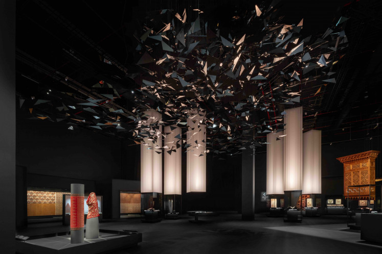 Timo Nasseri's Echoes of the Skies is made from 1,008 polished stainless steel mirrors.