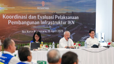 Budget freeze lifted: IKN Authority chairman Basuki Hadimuljono (center) attends a coordination and evaluation meeting on the future capital city Nusantara's infrastructure development on Tuesday, in Nusantara.