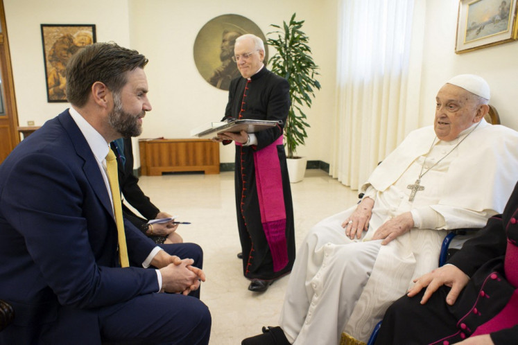 This photo taken and handout on April 20, 2025 by The Vatican Media shows Pope Francis  meeting with US Vice-President JD Vance in The Vatican. 
