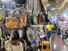 Counterfeit goods persist despite govt curbs, renewed US complaints