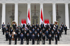 Prabowo treads carefully on reshuffle demands