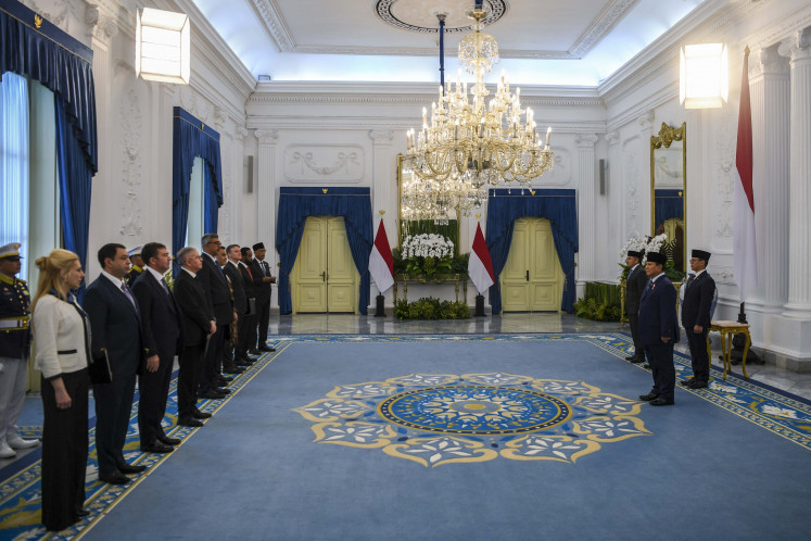Diplomatic tradition: President Prabowo Subianto (right) hosts eight new foreign ambassadors who submitted their credentials in a ceremony on Tuesday at the Merdeka Palace in Jakarta. The ambassadors represent Australia, New Zealand, Italy, Somalia, Venezuela, Ecuador, Azerbaijan and Serbia.
