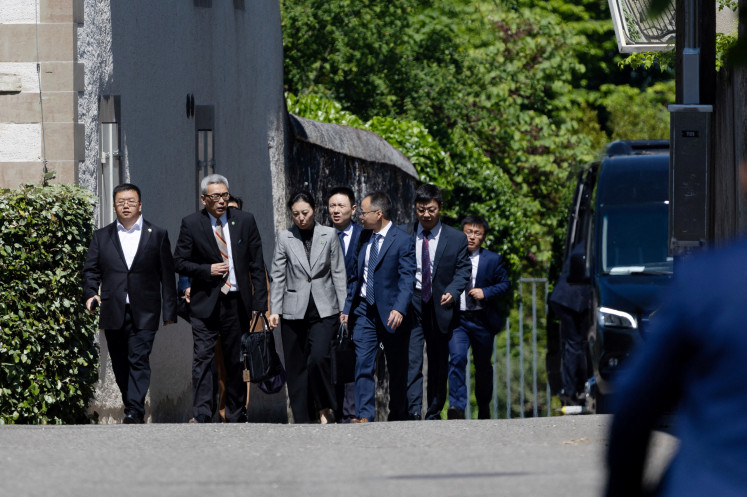 Members of the Chinese delegation leave a residence where trade talks between Chinese and US delegations take place in Geneva, Switzerland, on May 10, 2025.
