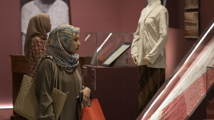 Visitors observe ‘kebaya’ (traditional blouse), textiles and other objects displayed on April 21, 2025, in Sunting: Jejak Perempuan Indonesia Penggerak Perubahan (Edit: Footprints of Indonesian women as drivers of change), an exhibition to commemorate Kartini Day that runs until July 31 at the National Museum in Central Jakarta. (Courtesy of National Museum)