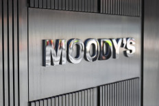 US loses last triple-A credit rating as Moody's cuts over govt debt