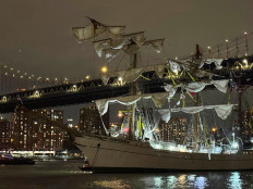 A Mexican Navy training ship is seen in front of the Manhattan Bridge, after it was damaged having run into the Brooklyn Bridge in New York, United States on May 17, 2025.