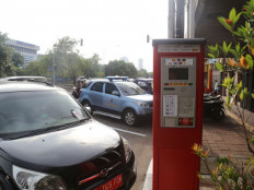 An Electronic Parking Terminal (TPE) is shown in this undated photo. The Jakarta administration plans to expand cashless parking systems to eliminate illegal parking attendants and enhance revenue collection.