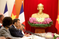 Macron in Vietnam to offer third way between US, China