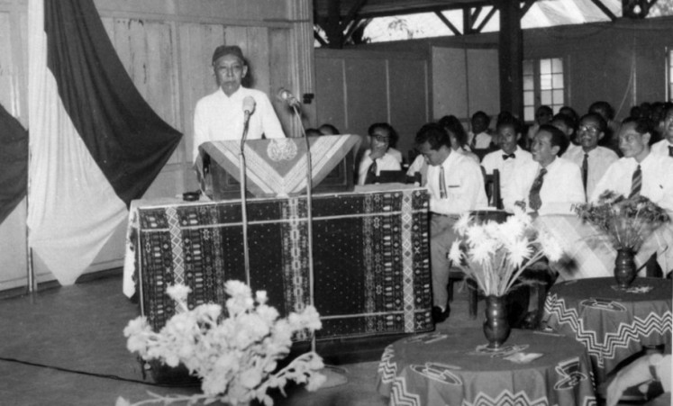 Turning point: A general view of the opening session of the first National History Seminar, held on Dec. 14, 1957, in Yogyakarta. As the first seminar after independence, it included discussions on adopting an Indonesia-centric approach. Courtesy of the Indonesian National Archives