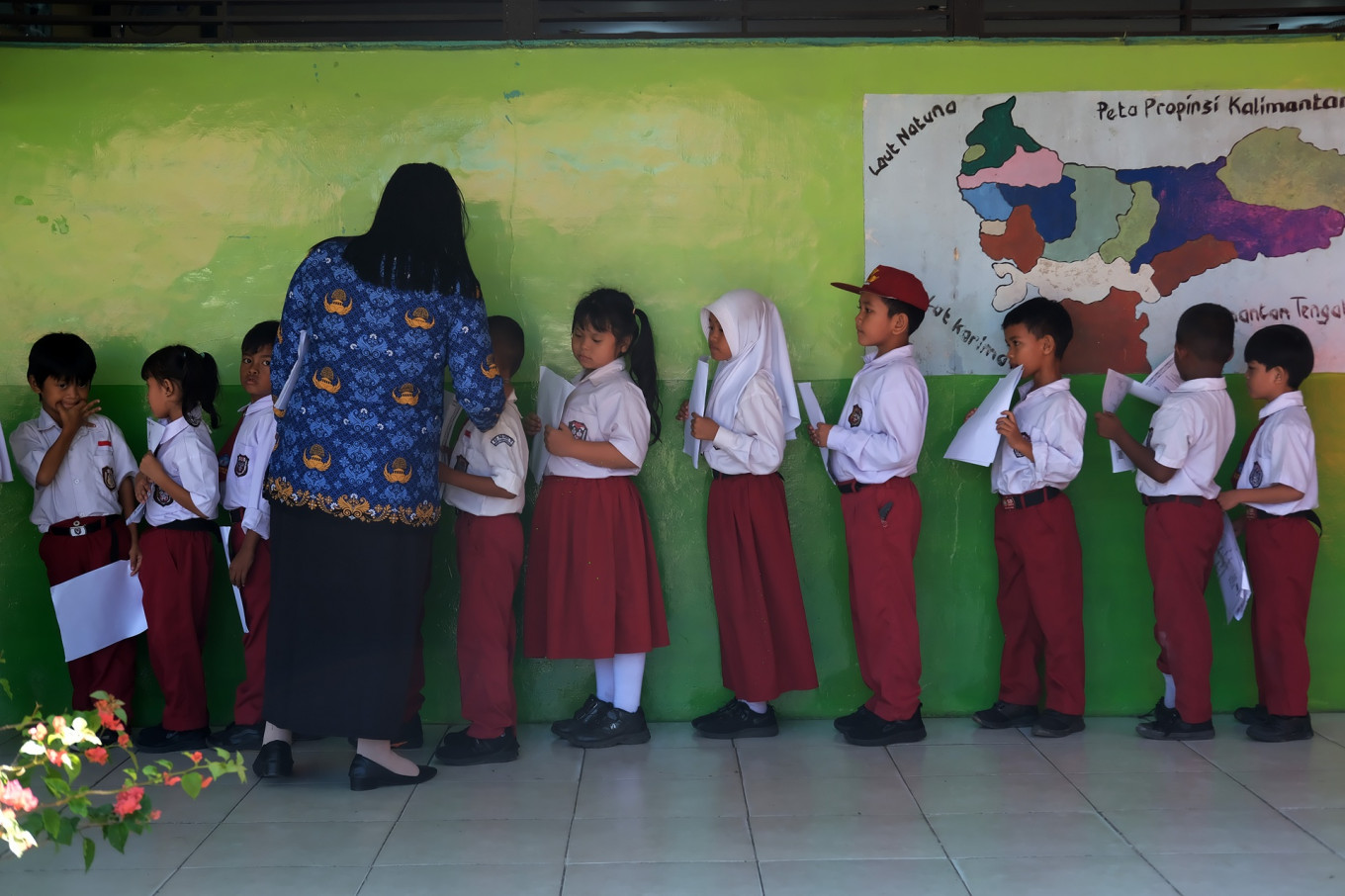 Perintah pengadilan pemerintah untuk memberikan pendidikan dasar gratis di semua sekolah – masyarakat