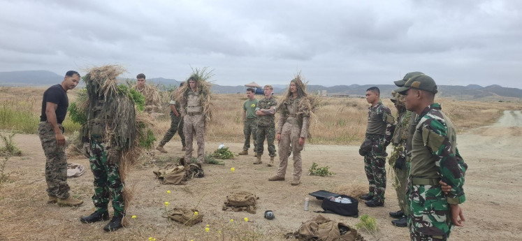 An instructor from the United States Marine Corps (left) inspects a member of the Indonesian Navy's Marine Corps wearing a ghillie suit during a disguise session of the Reconex 2025 exercise at Marine Corps Base Camp Pendleton in San Diego, California, the US, last week. The exercise started on May 27 and runs until June 16. 