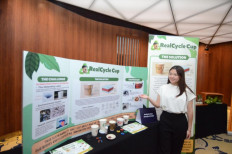 High school student Gracelyn Atmadja invents microplastic-free, biodegradable paper cup