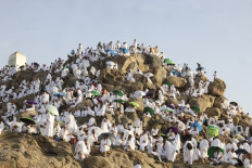 Muslim pilgrims pray at dawn on Saudi Arabia's Mount Arafat, also known as Jabal al-Rahma or Mount of Mercy, during the climax of the haj pilgrimage on June 5, 2025. Muslim pilgrims prayed atop Mount Arafat on June 5 during the high point of the annual haj pilgrimage, as Saudi officials called on participants to refrain from being outside during the hottest hours of the day. 