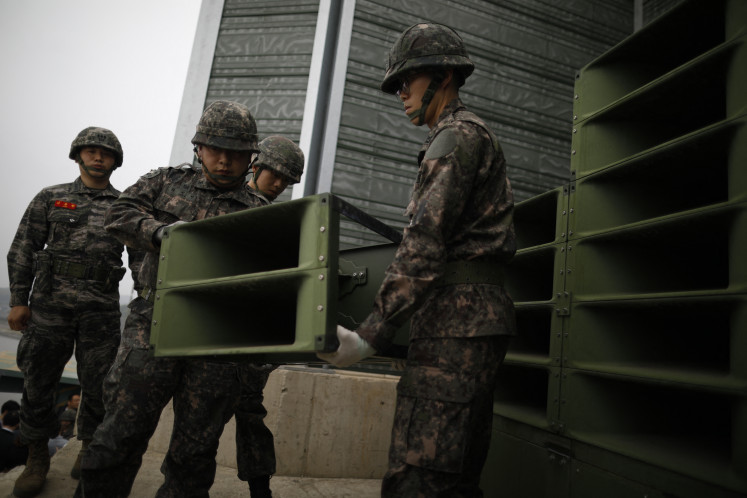  South Korean soldiers dismantle loudspeakers that were set up for propaganda broadcasts near the demilitarized zone separating the two Koreas in Paju on May 1, 2018. South Korea on June 11, 2025 halted loudspeaker propaganda broadcasts into the nuclear-armed North, the defense ministry said, adding it was a bid to “restore trust“ under Seoul's new administration.