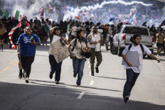 Demonstrators flee during clashes that erupted after authorities declared an unlawful assembly during the “No Kings“ protest against the Trump administration in Los Angeles on June 14, 2025 on the day of Trump's military parade in Washington, DC. Tens of thousands of protesters rallied nationwide Saturday against Donald Trump ahead of a huge military parade on the US president's 79th birthday -- as the killing of a Democratic lawmaker underscored the deep divisions in American politics. “No Kings“ demonstrators took to the streets in New York, Los Angeles, Chicago, Philadelphia, Houston, Atlanta and hundreds of other cities across the United States to condemn what they call Trump's dictatorial overreach.