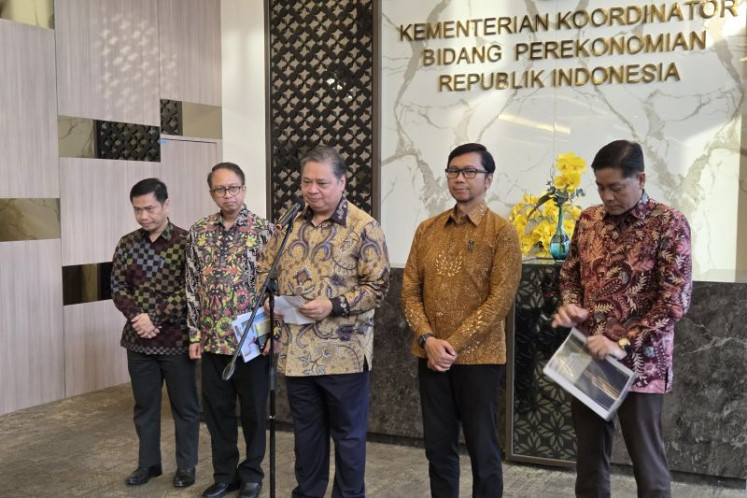 Awaiting US response: Coordinating Economic Minister Airlangga Hartarto and his office's International Trade Negotiations Director General Djatmiko Bris Witjaksono attend a press conference on June 13 in Jakarta.