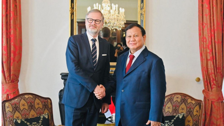 Warm greetings: President Prabowo Subianto (right) shakes hands with Czech Prime Minister Petr Fiala in Prague on Tuesday during a brief transit before flying to Russia.