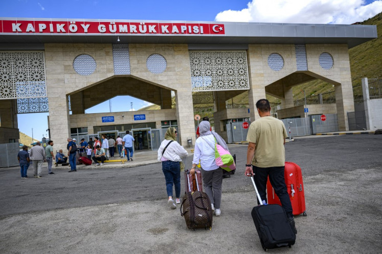 Iranians leave Turkey through the Razi-Kapiköy border crossing, north-eastern Turkey on June 18, 2025. Flights to Iran were suspended on June 18, 2025 after Israel launched an attack on Tehran's nuclear facilities, sparking a deadly confrontation which is now in its fifth day. 