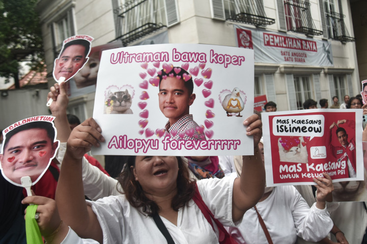 Supporters of incumbent Indonesian Solidarity Party (PSI) chair Kaesang Pangarep hold posters on Saturday to show their support as he submitted his candidacy for the party's top seat at the PSI office in Jakarta. The PSI is slated to hold its Pemilihan Raya (grand election) to elect its new chairman from July 12 to 19.