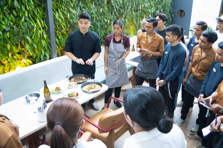 Chef Arnold leads a pre-service briefing with Chef Renatta and the Glou team before his one-night-only kitchen takeover.