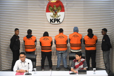 Corruption Eradication Commission (KPK) officials present five suspects of a case pertaining to a road project in North Sumatra during a press conference on June 28, 2025, at the KPK headquarters in Setiabudi, South Jakarta.