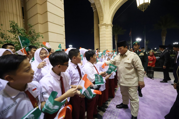 President Prabowo Subianto is greeted on Tuesday by students of the Indonesian School in Jeddah, who waved Indonesian and Saudi flags during his first state visit to Saudi Arabia.